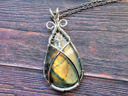 Tree pendant with a labradorite gemstone
