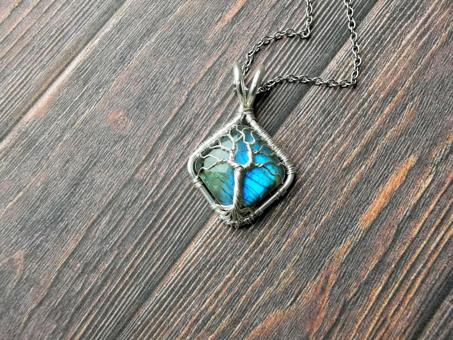 Tree pendant with a labradorite gemstone