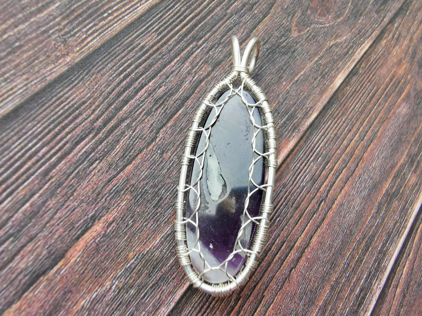 Tree pendant with an amethyst gemstone