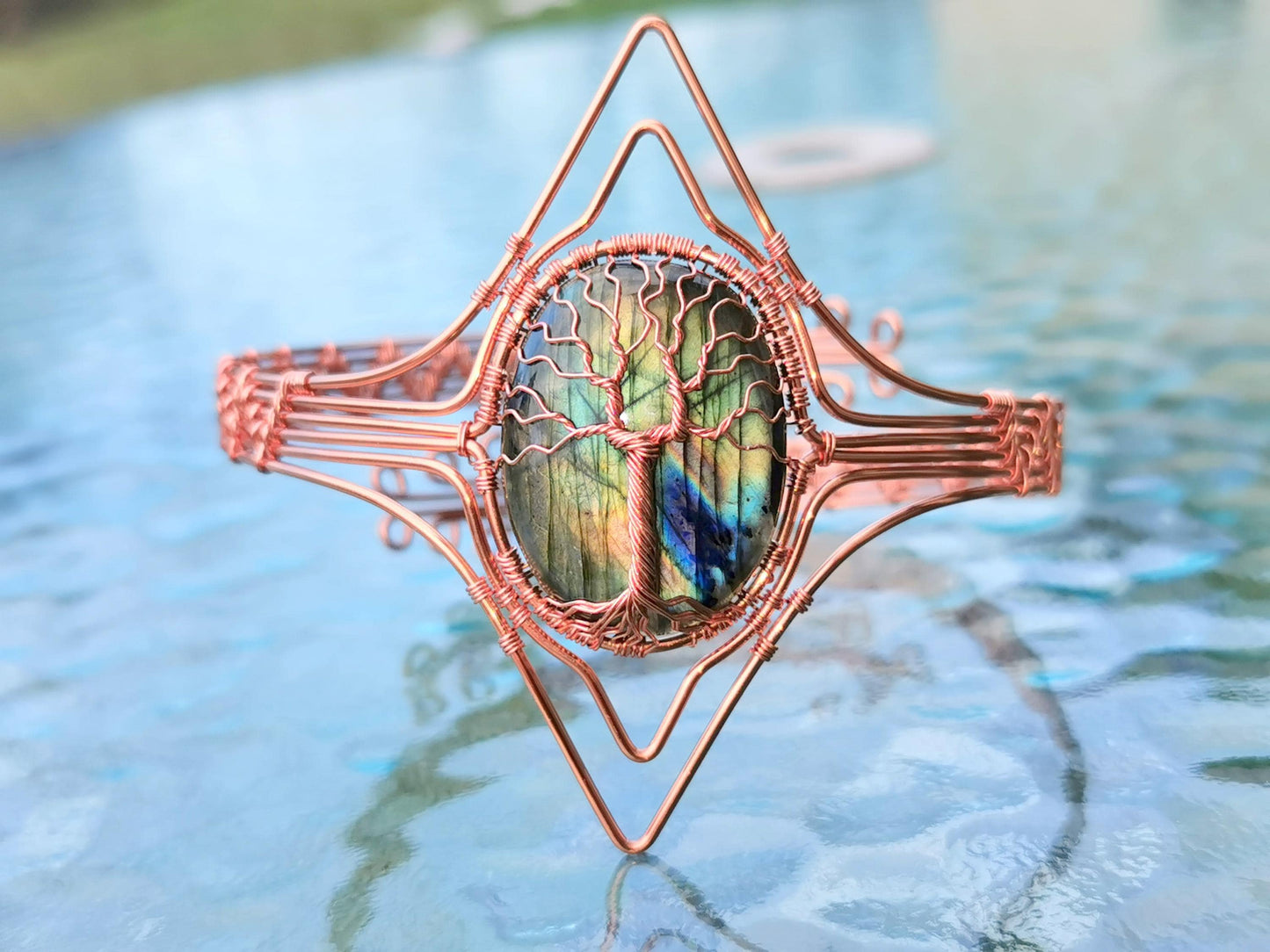 Tree arm ring with a labradorite gemstone