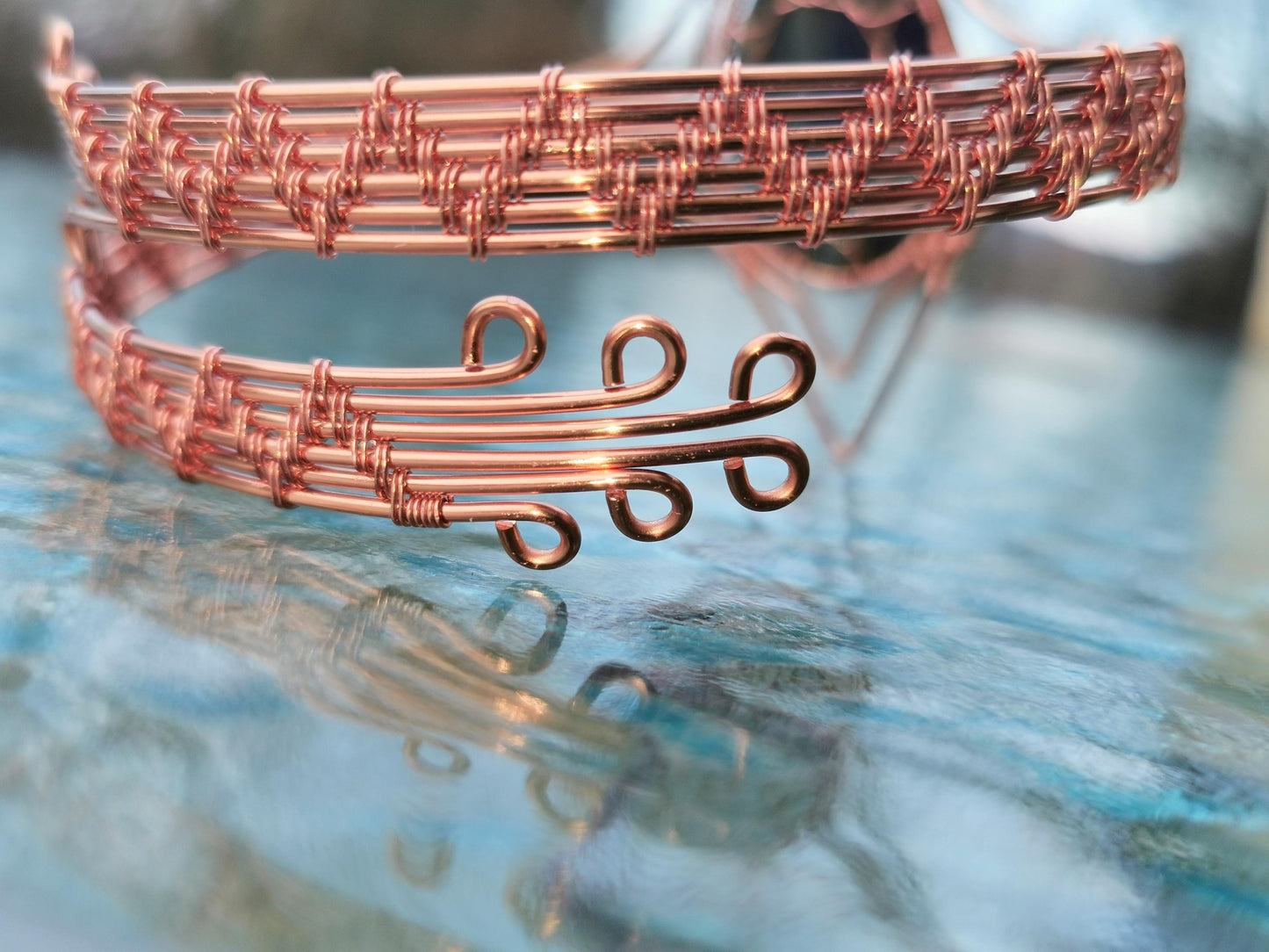 Tree arm ring with a labradorite gemstone