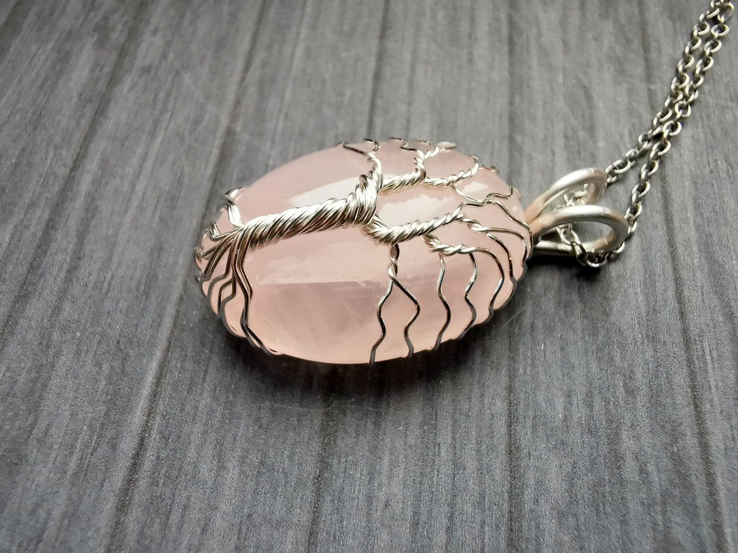 Tree pendant with a rose quartz gemstone