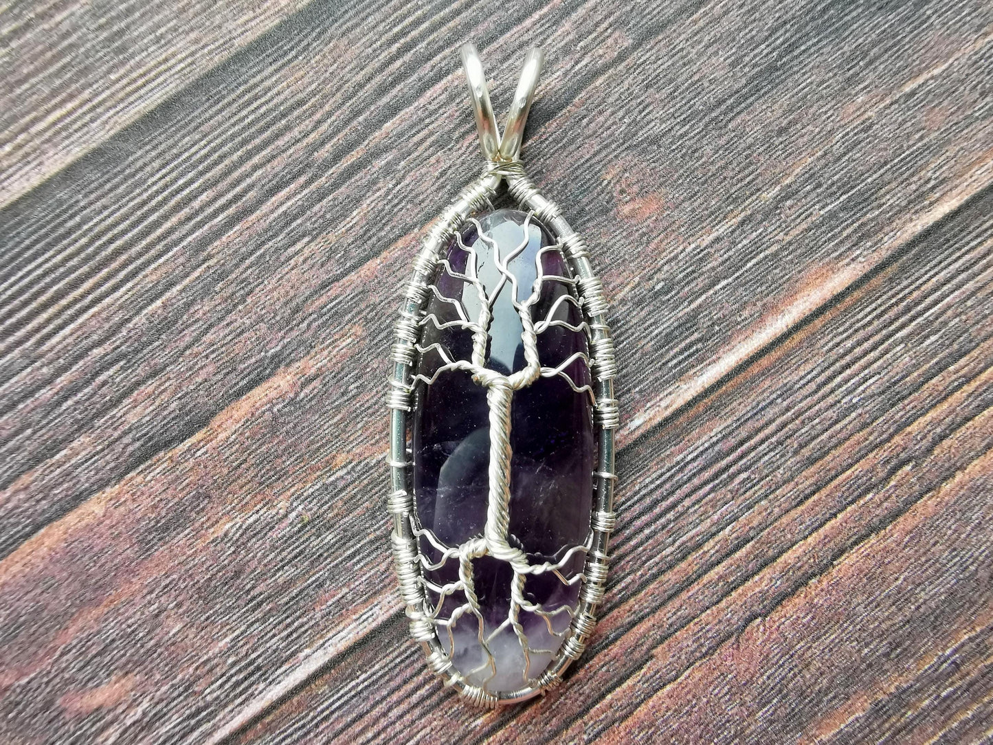 Tree pendant with an amethyst gemstone