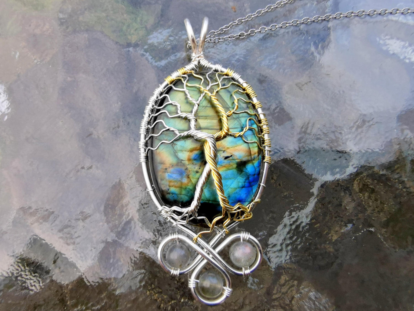 Fantasy inspired pendant: The Two Trees
