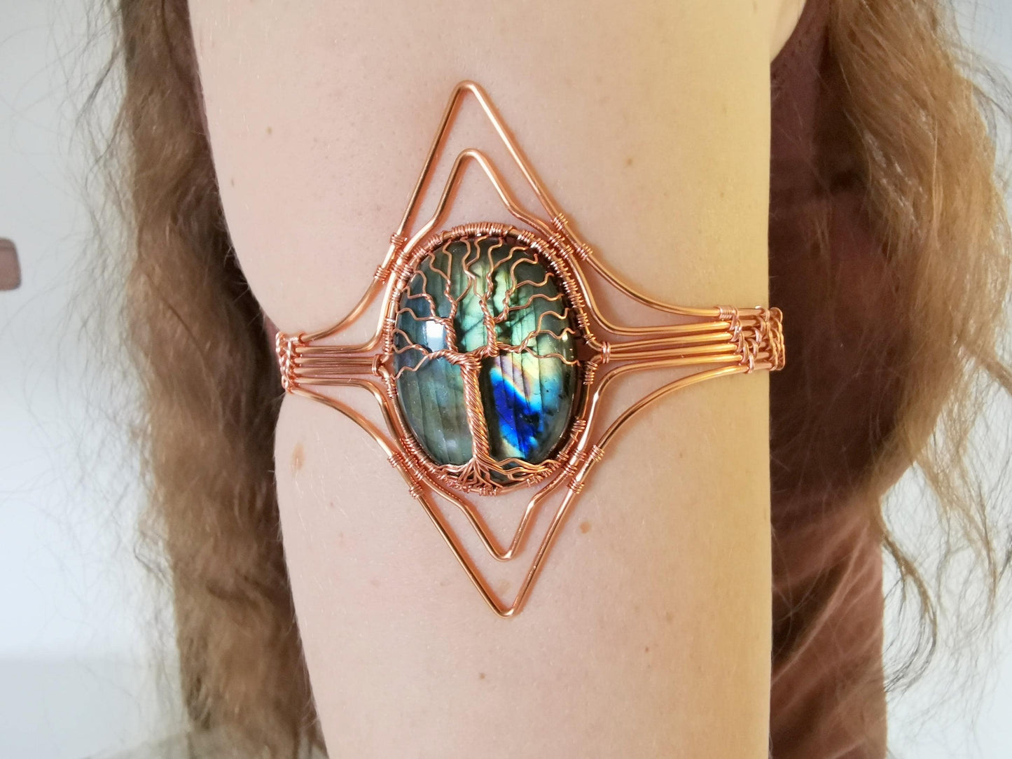 Tree arm ring with a labradorite gemstone