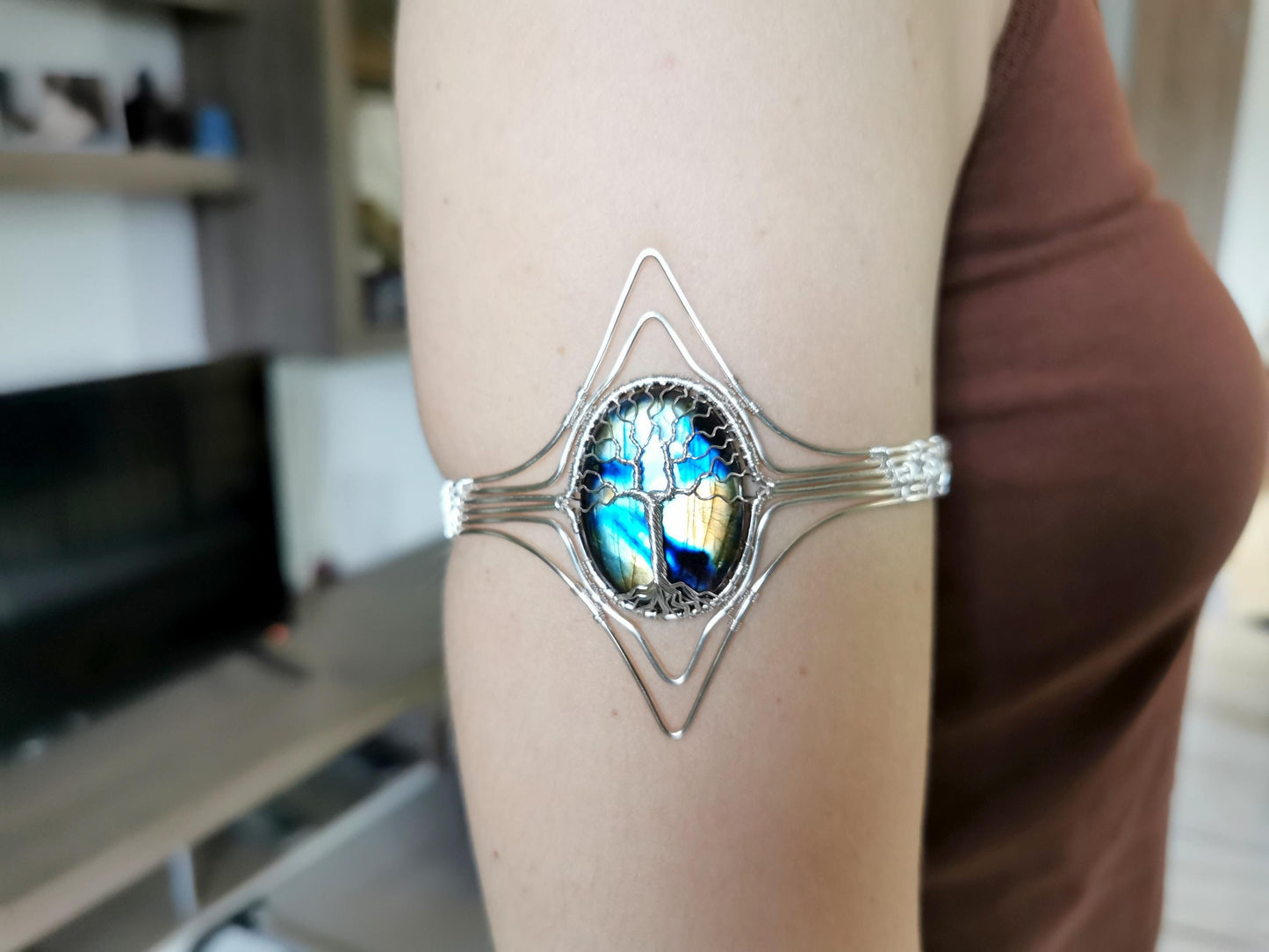 Tree arm ring with a labradorite gemstone