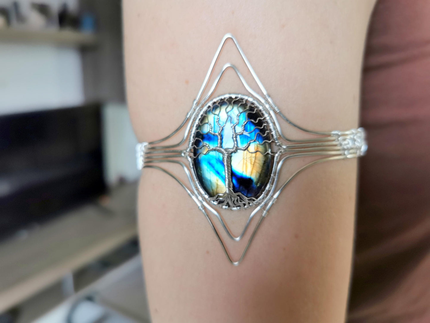 Tree arm ring with a labradorite gemstone