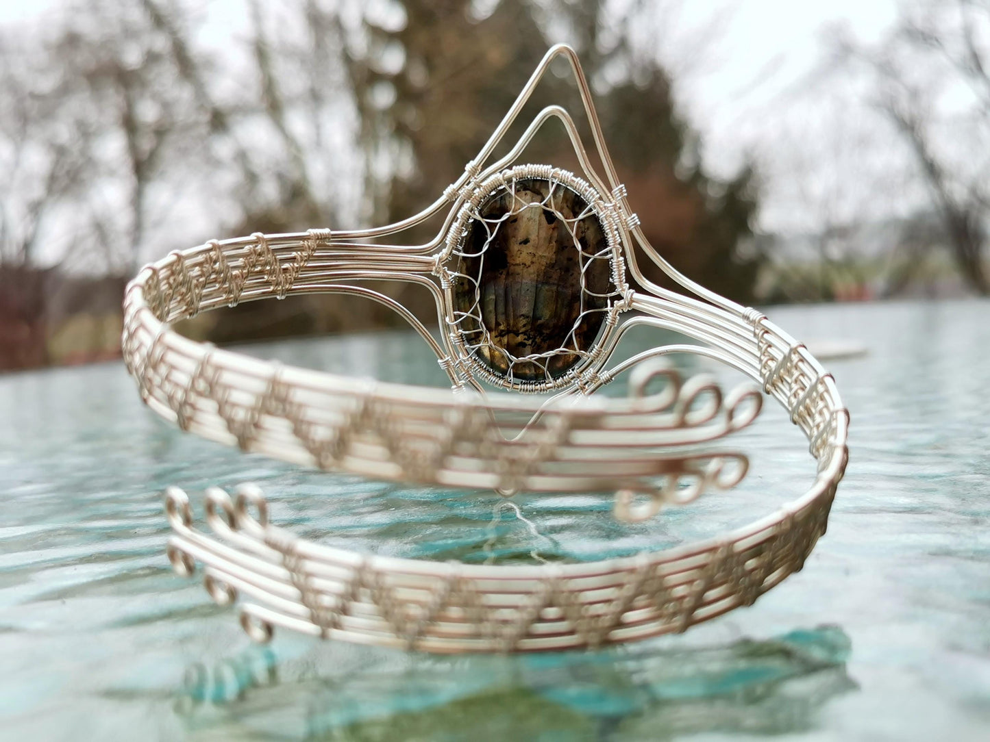 Tree arm ring with a labradorite gemstone