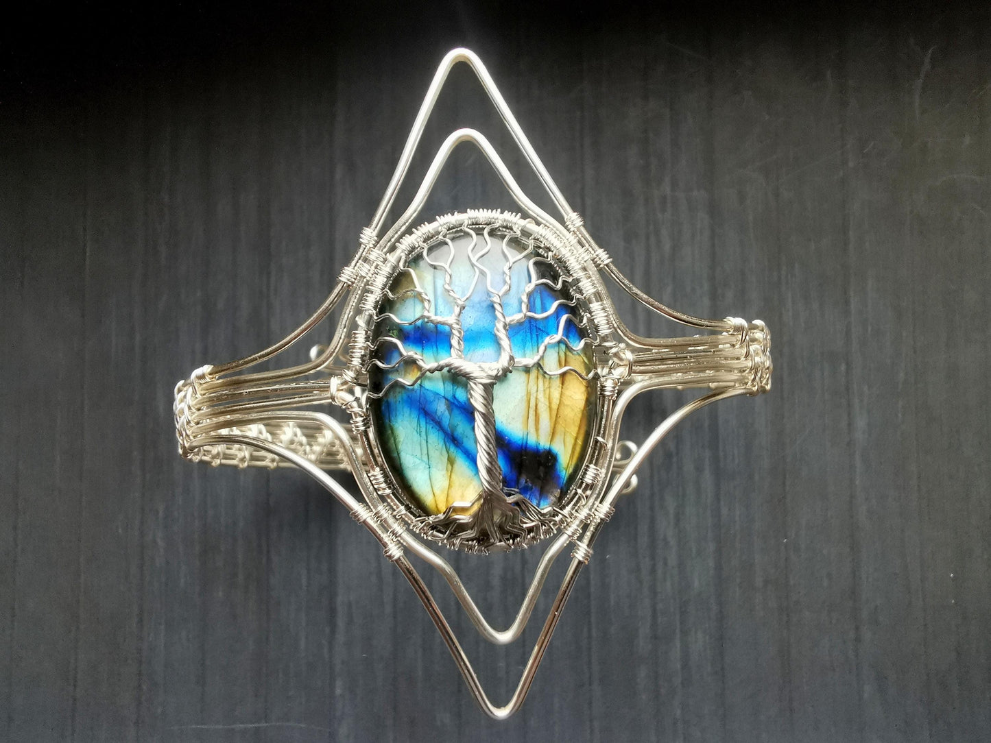Tree arm ring with a labradorite gemstone