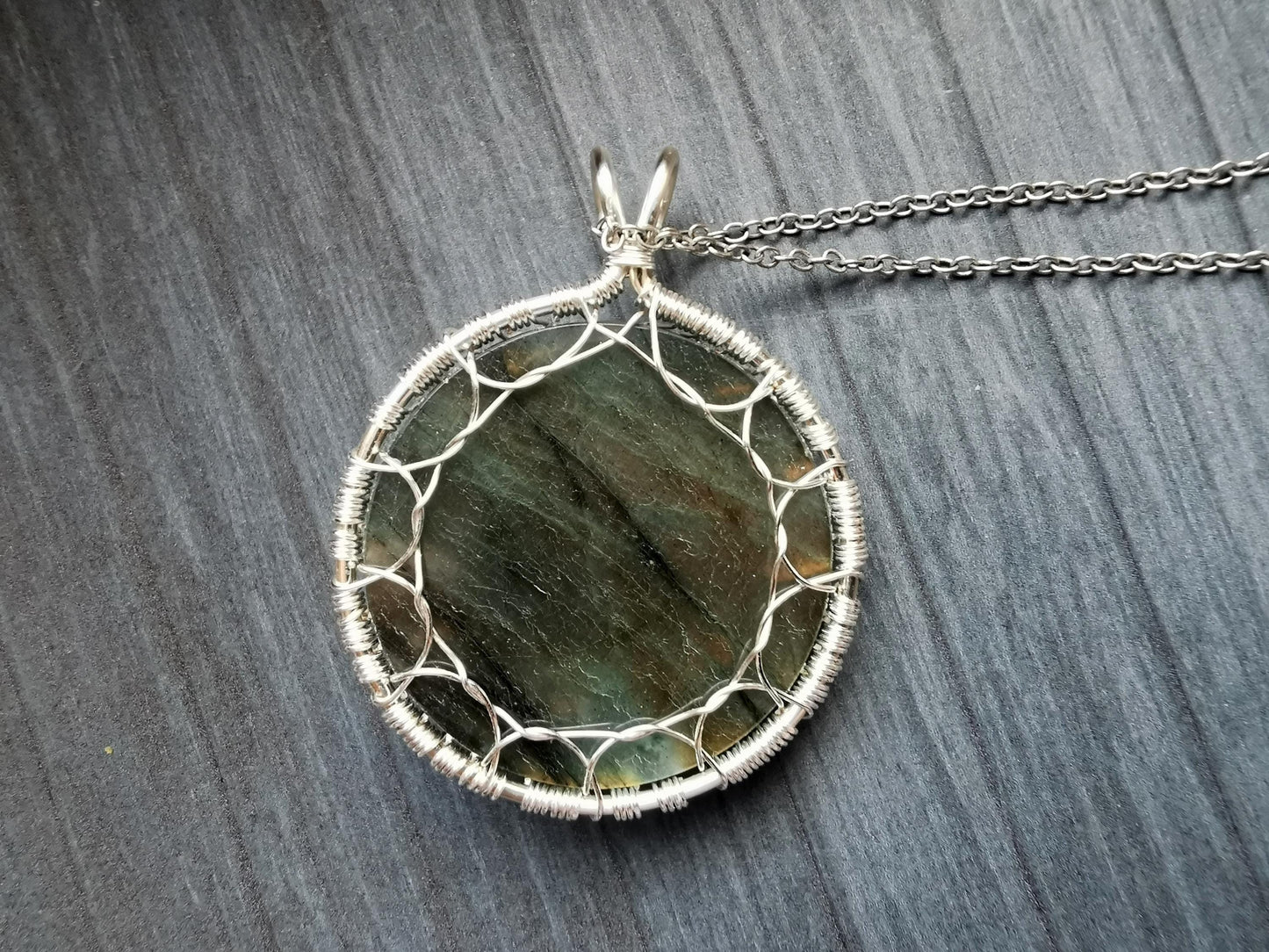 Tree pendant with a labradorite gemstone