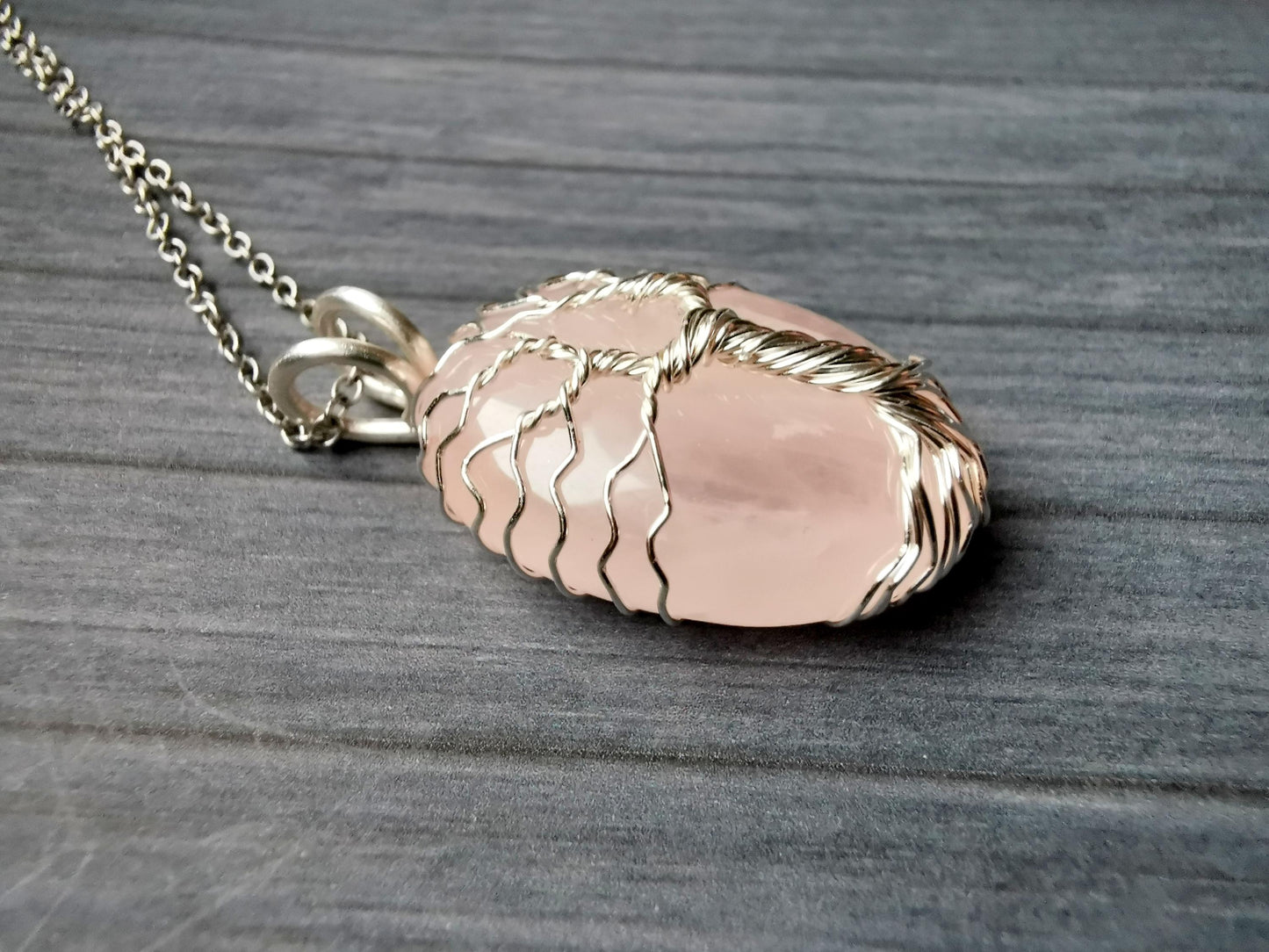 Tree pendant with a rose quartz gemstone
