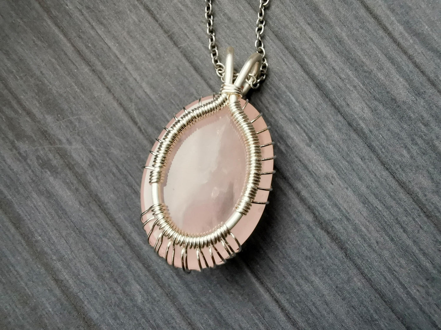 Tree pendant with a rose quartz gemstone