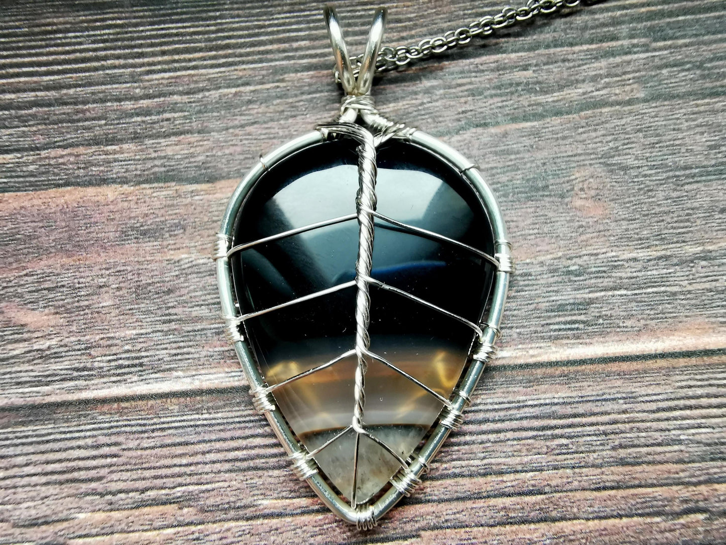 Leaf pendant with a black onyx gemstone