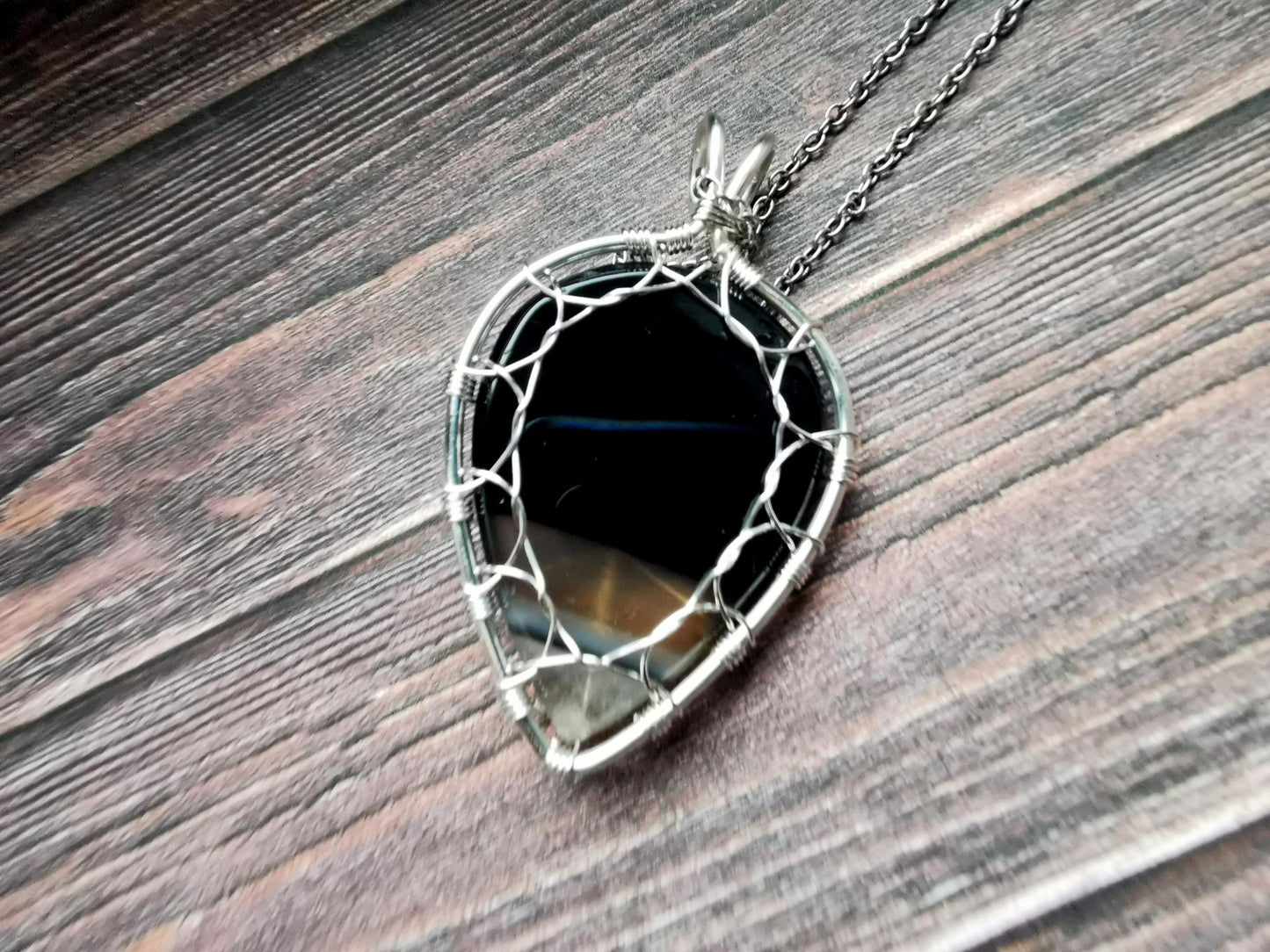 Leaf pendant with a black onyx gemstone