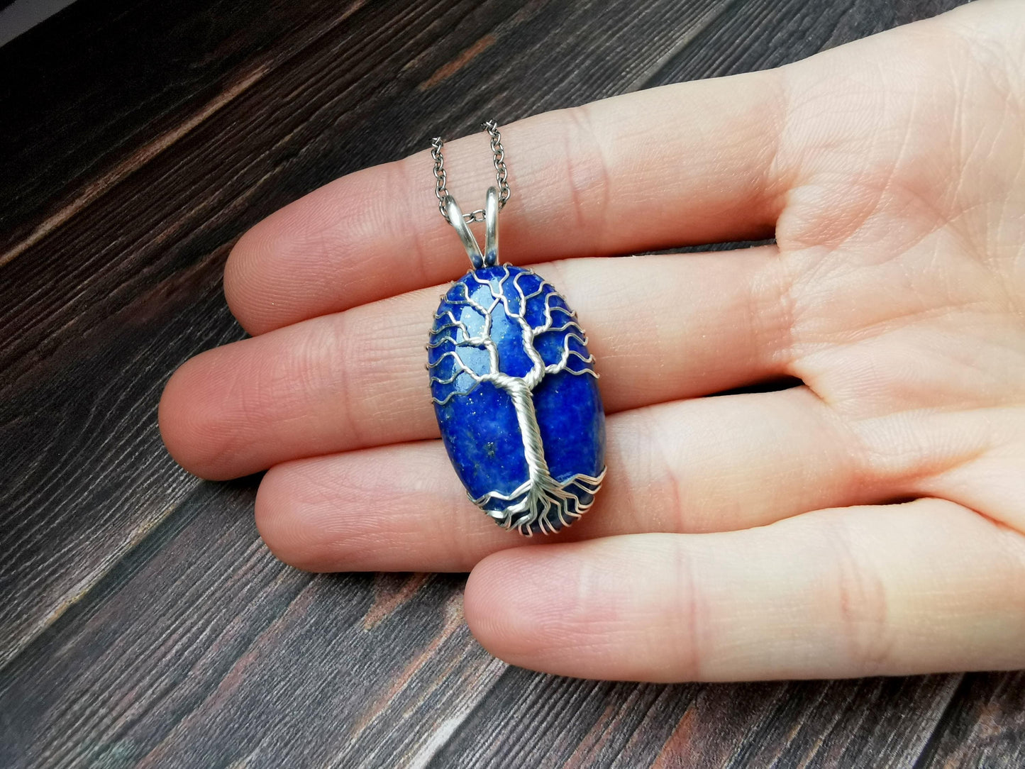 Tree pendant with a lapis lazuli gemstone