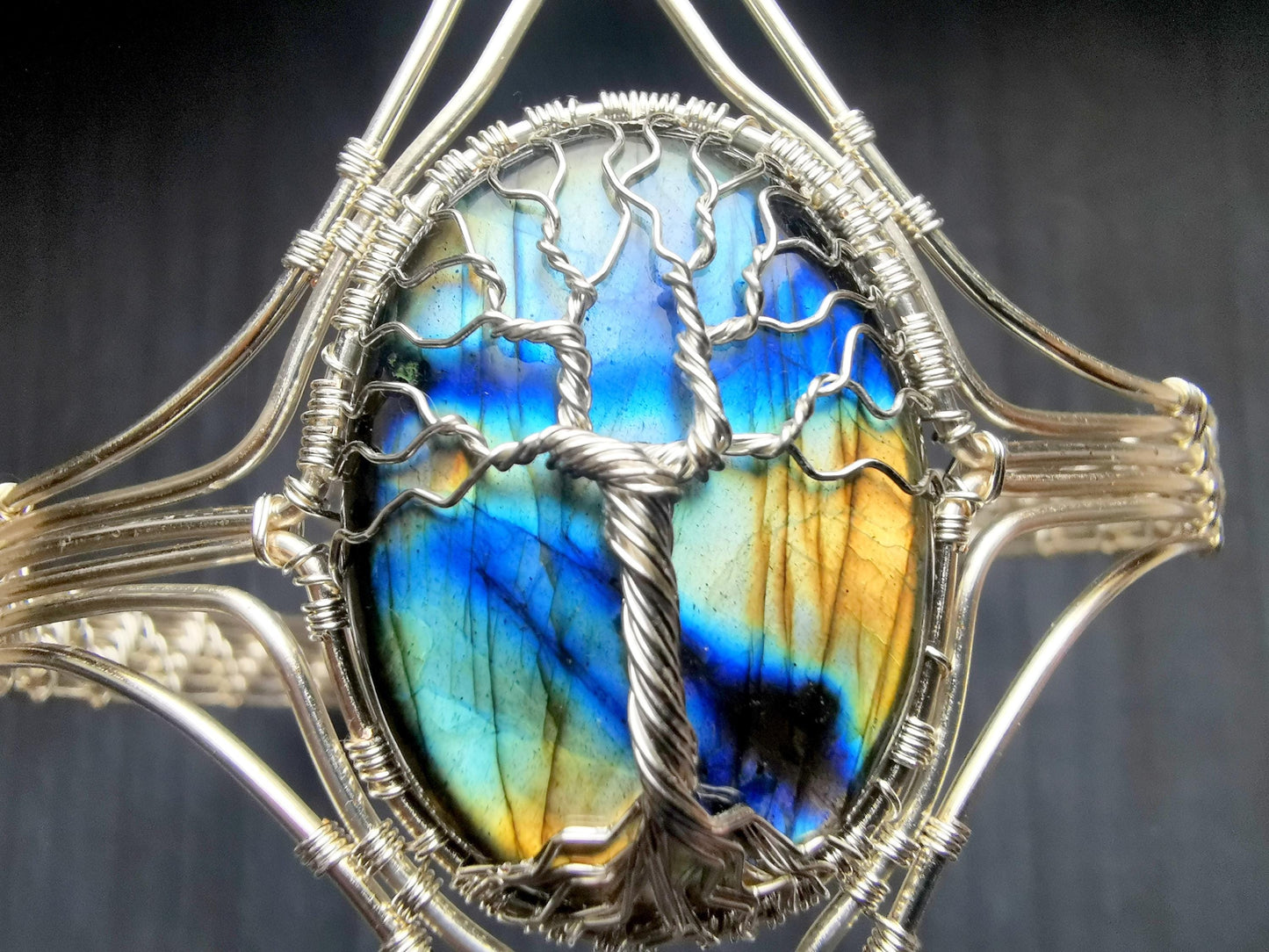 Tree arm ring with a labradorite gemstone